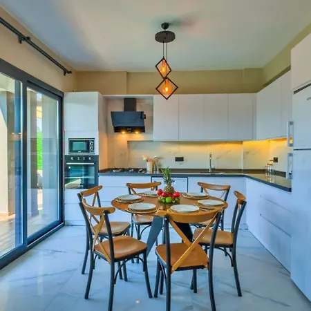 4 Bedroom - 3047 Villa