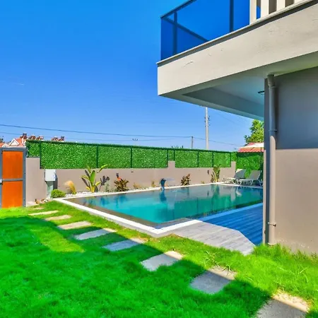 4 Bedroom - 3047 Villa