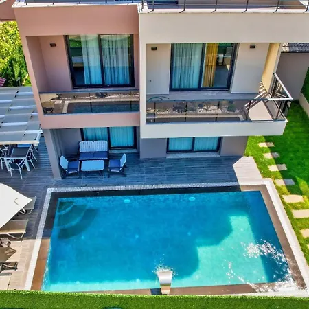 4 Bedroom - 3047 Villa *