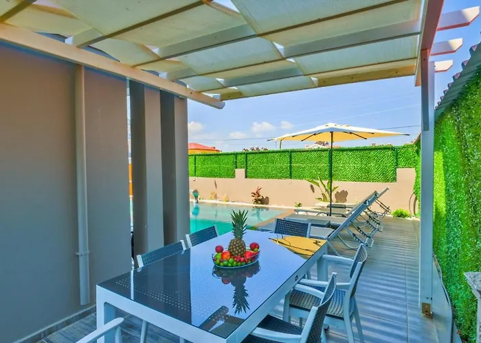 4 Bedroom - 3047 Villa