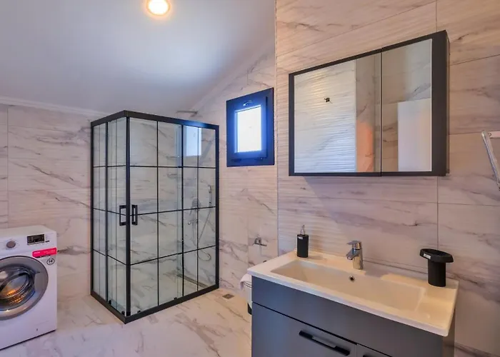 4 Bedroom - 3047 *