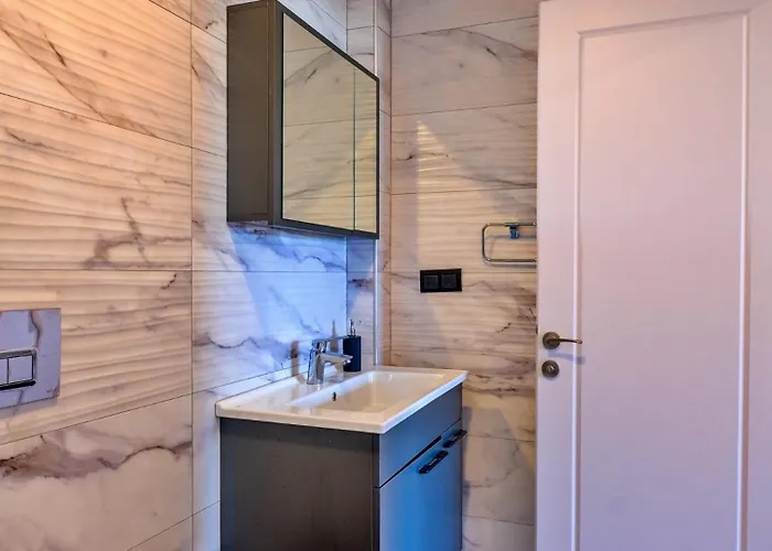 4 Bedroom - 3047 *